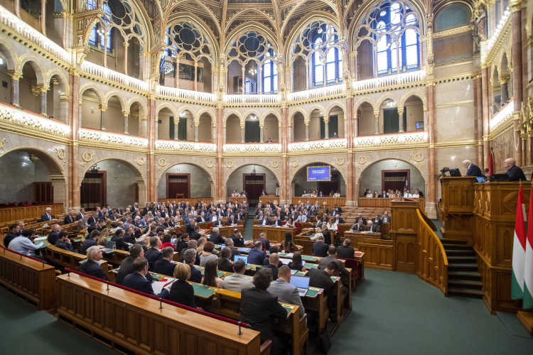 Ismét a plenáris ülés előtt a 2023-as költségvetés