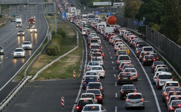 Hatsávossá bővül az M1-es autópálya Győrig