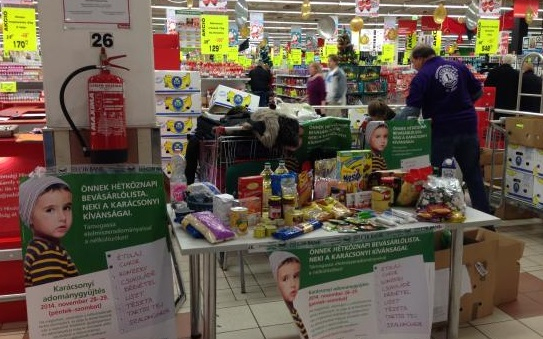 Több mint 200 áruházban szervez gyűjtést az Élelmiszerbank