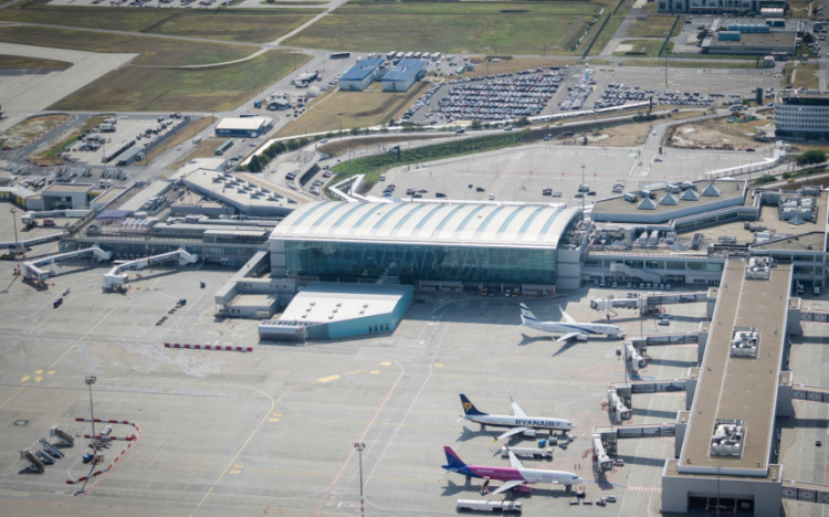 NGM-helyettes államtitkár: a reptéri fejlesztések célja, hogy Magyarország a régió légiközlekedési központjává váljon