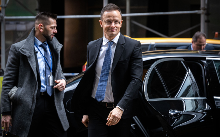 Szijjártó Péter: az elmúlt napokban jelentősen megnőtt az autóipar érdeklődése Magyarország iránt